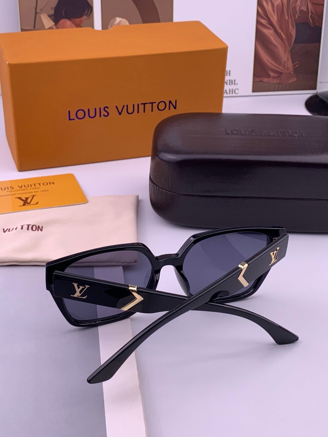 Louis Vuitton L77004 Oversized Black Lens Sunglasses for Men & Women - 448490 - detail image 6