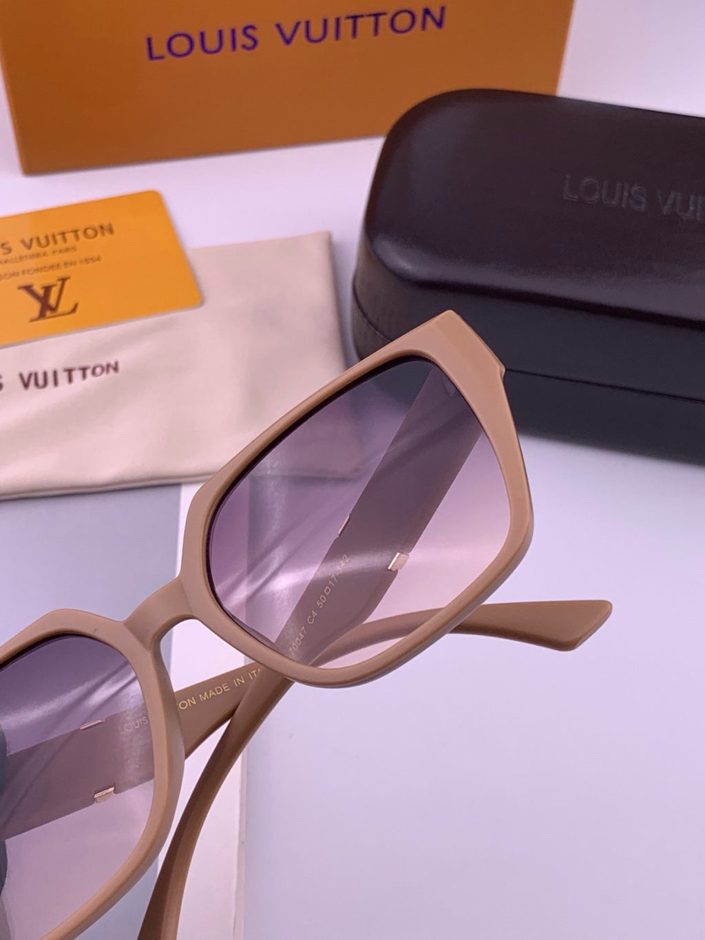 Louis Vuitton L77004 Oversized Purple Lens Sunglasses for Men & Women - 448491 - detail image 4