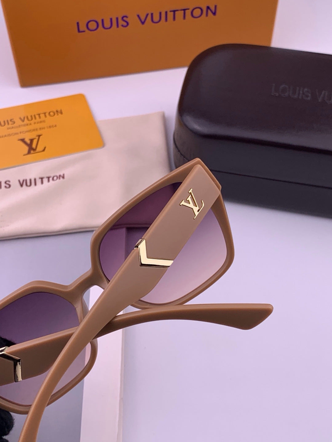 Louis Vuitton L77004 Oversized Purple Lens Sunglasses for Men & Women - 448491 - detail image 5