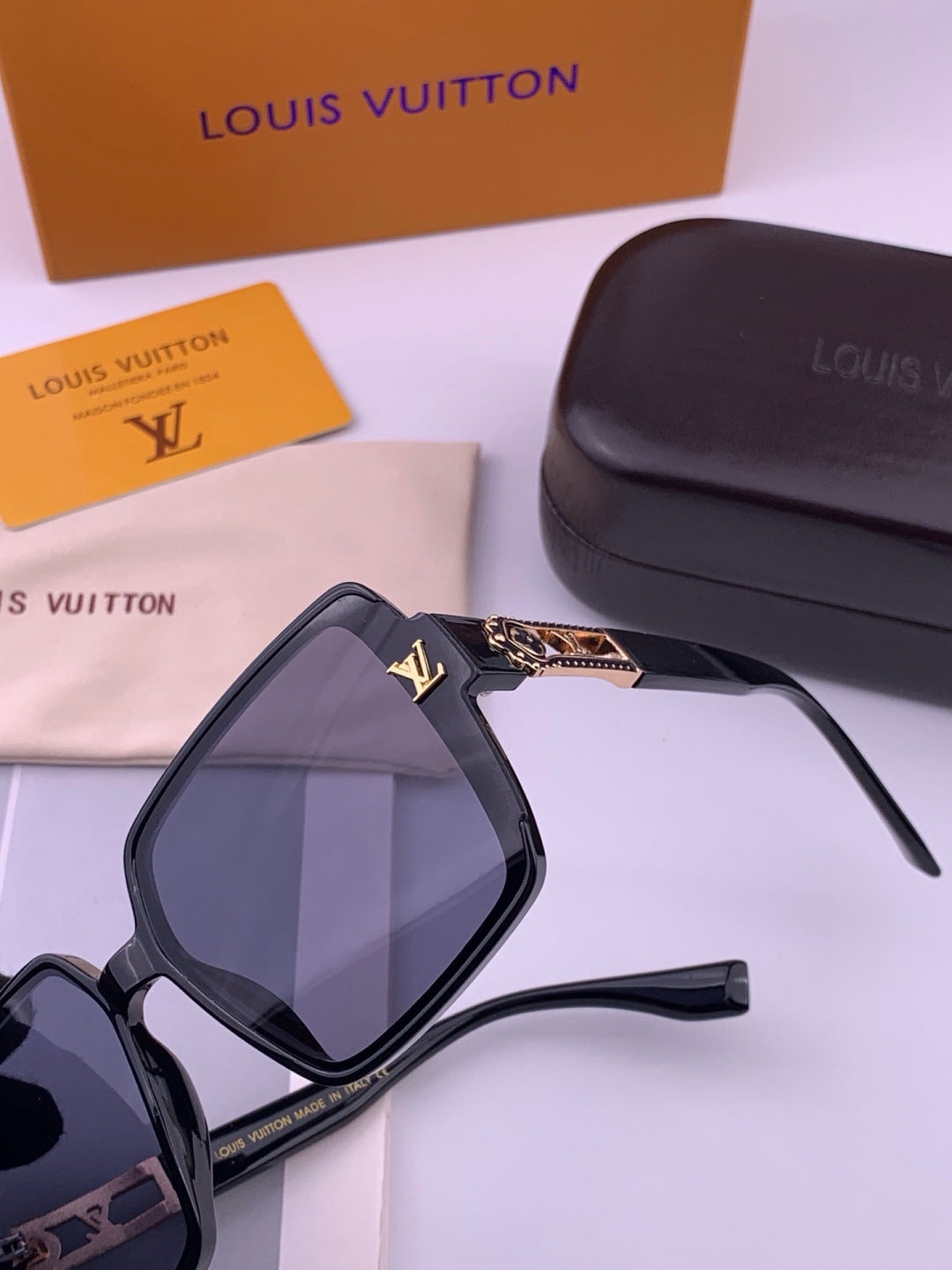 Louis Vuitton L77004 Oversized Blue Lens Sunglasses for Men & Women - 448493 - detail image 3