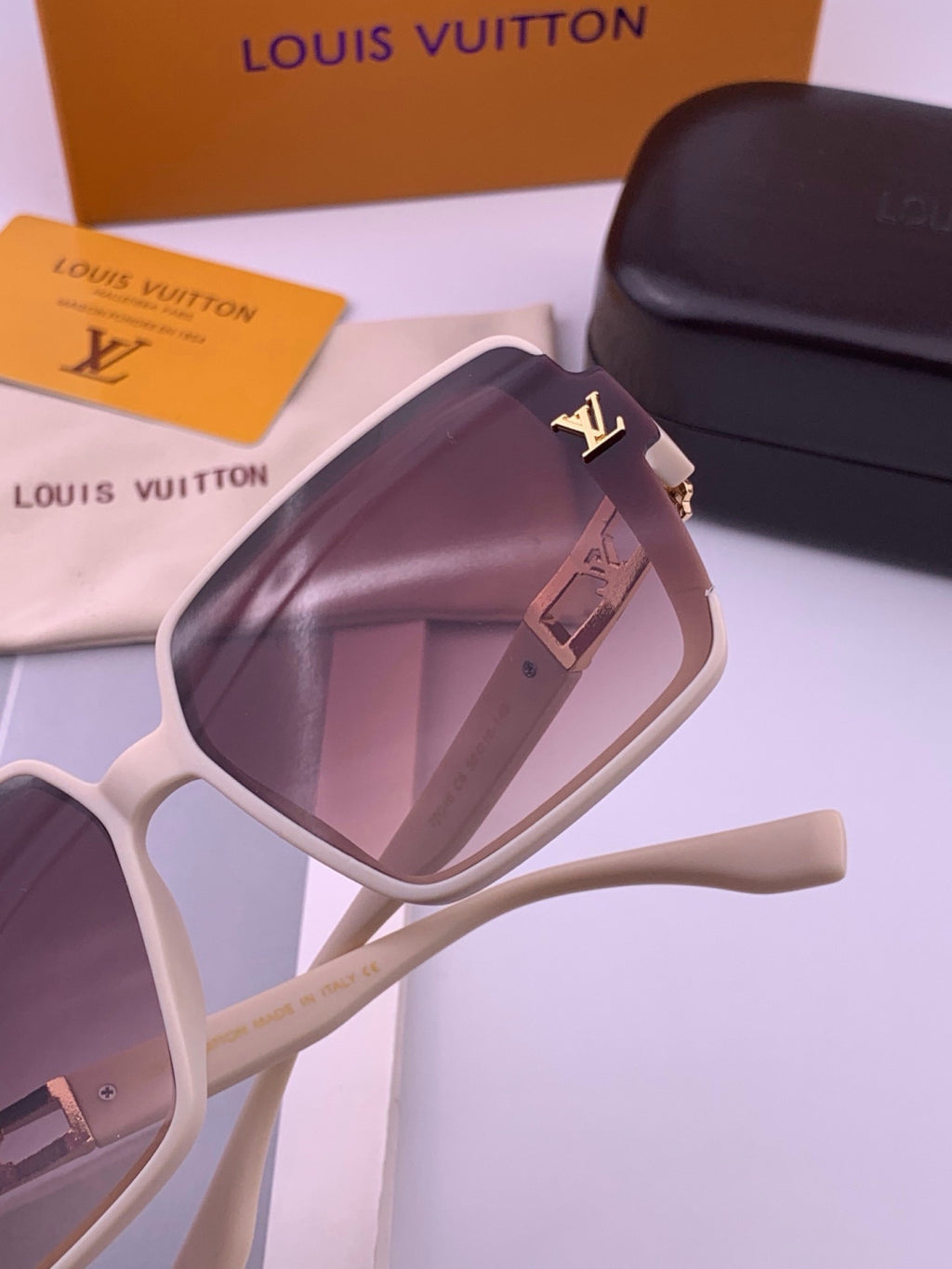 Louis Vuitton L77004 Oversized Purple Lens Sunglasses for Men & Women - 448494 - detail image 4