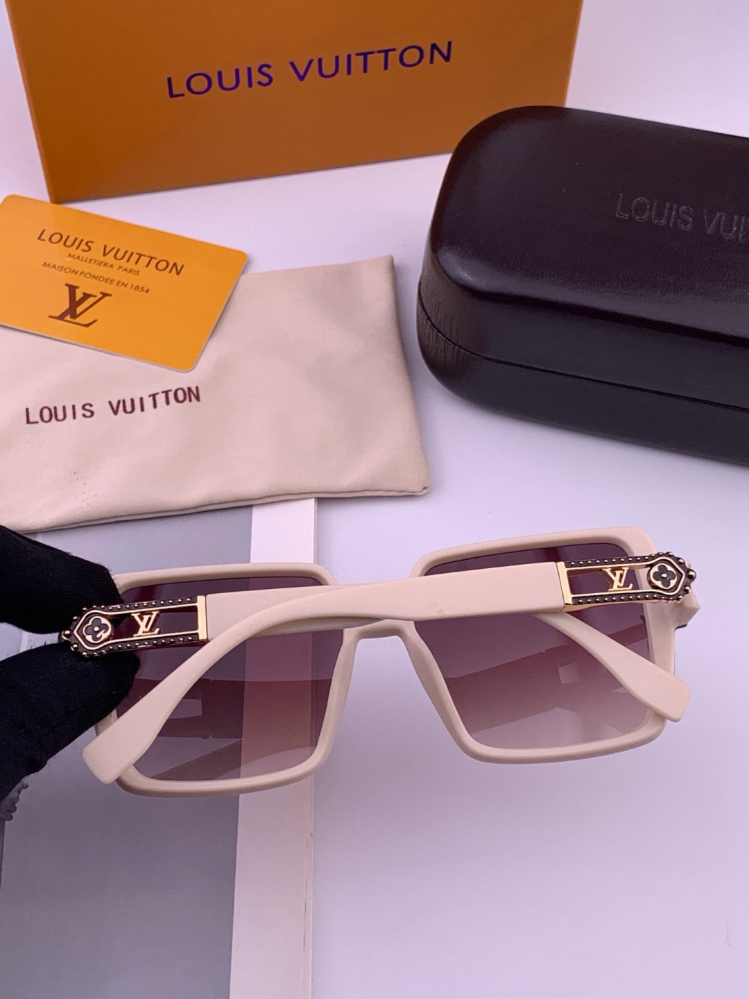 Louis Vuitton L77004 Oversized Purple Lens Sunglasses for Men & Women - 448494 - detail image 6