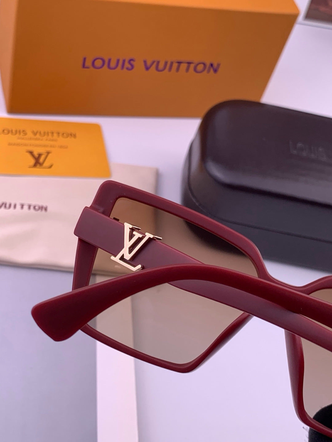 Louis Vuitton L57002 Oversized Purple Lens Sunglasses for Men & Women - 448495 - detail image 3