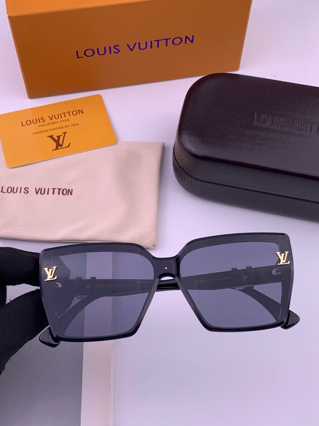 Louis Vuitton L57002 Oversized Black Lens Sunglasses for Men & Women - 448496