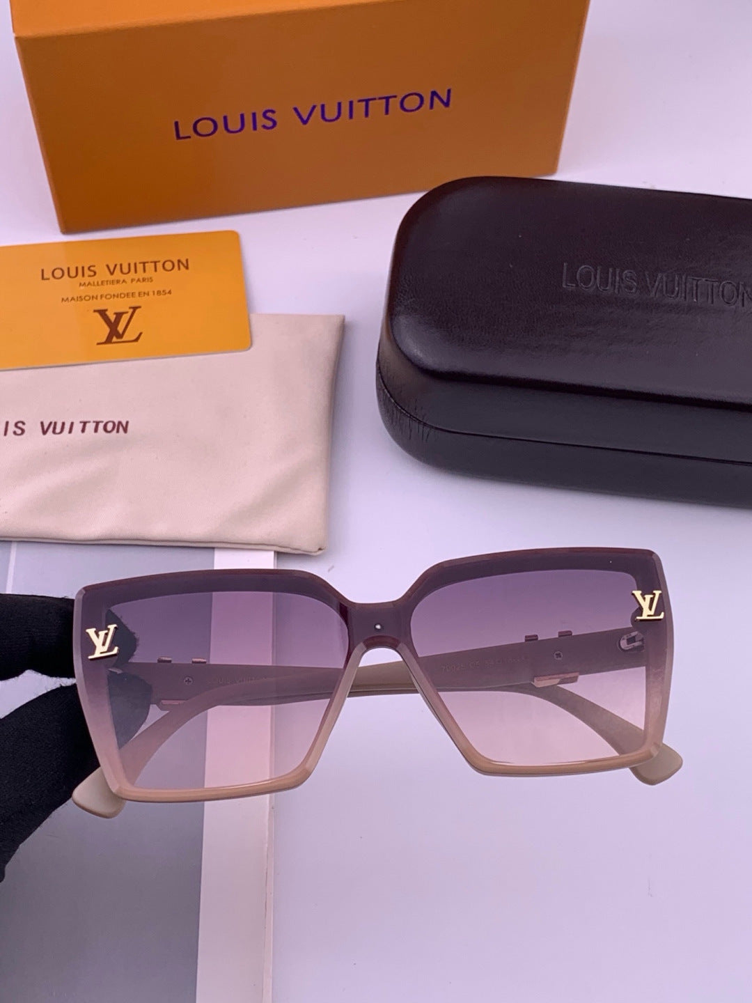 Louis Vuitton L57002 Oversized Purple Lens Sunglasses for Men & Women - 448497