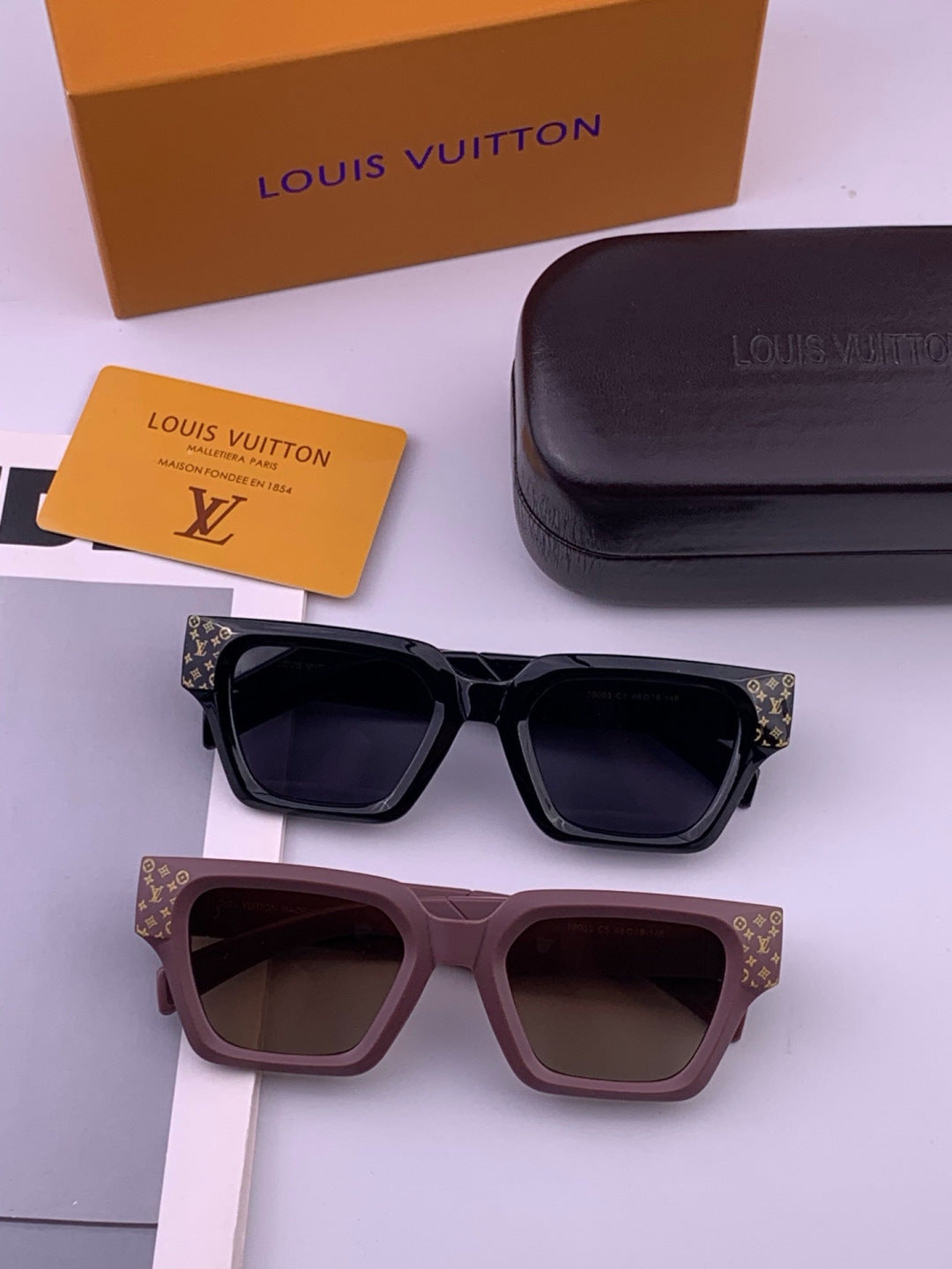 Louis Vuitton L37000 Oversized Brown Lens Sunglasses for Men & Women - 448577 - detail image 5