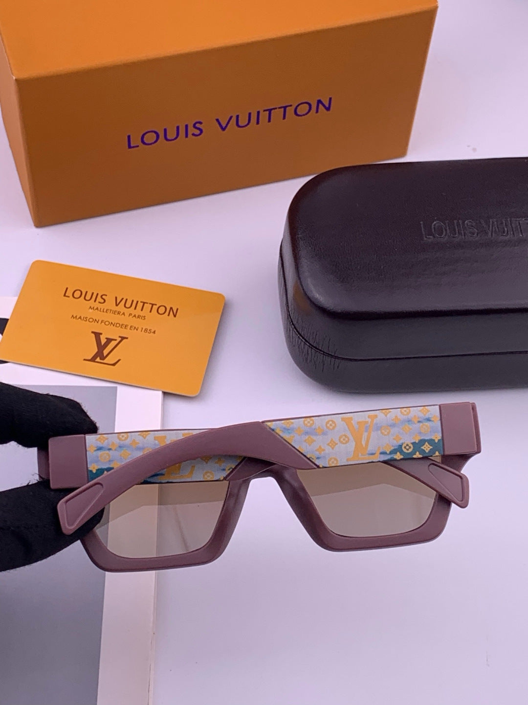 Louis Vuitton L37000 Oversized Brown Lens Sunglasses for Men & Women - 448578 - detail image 6