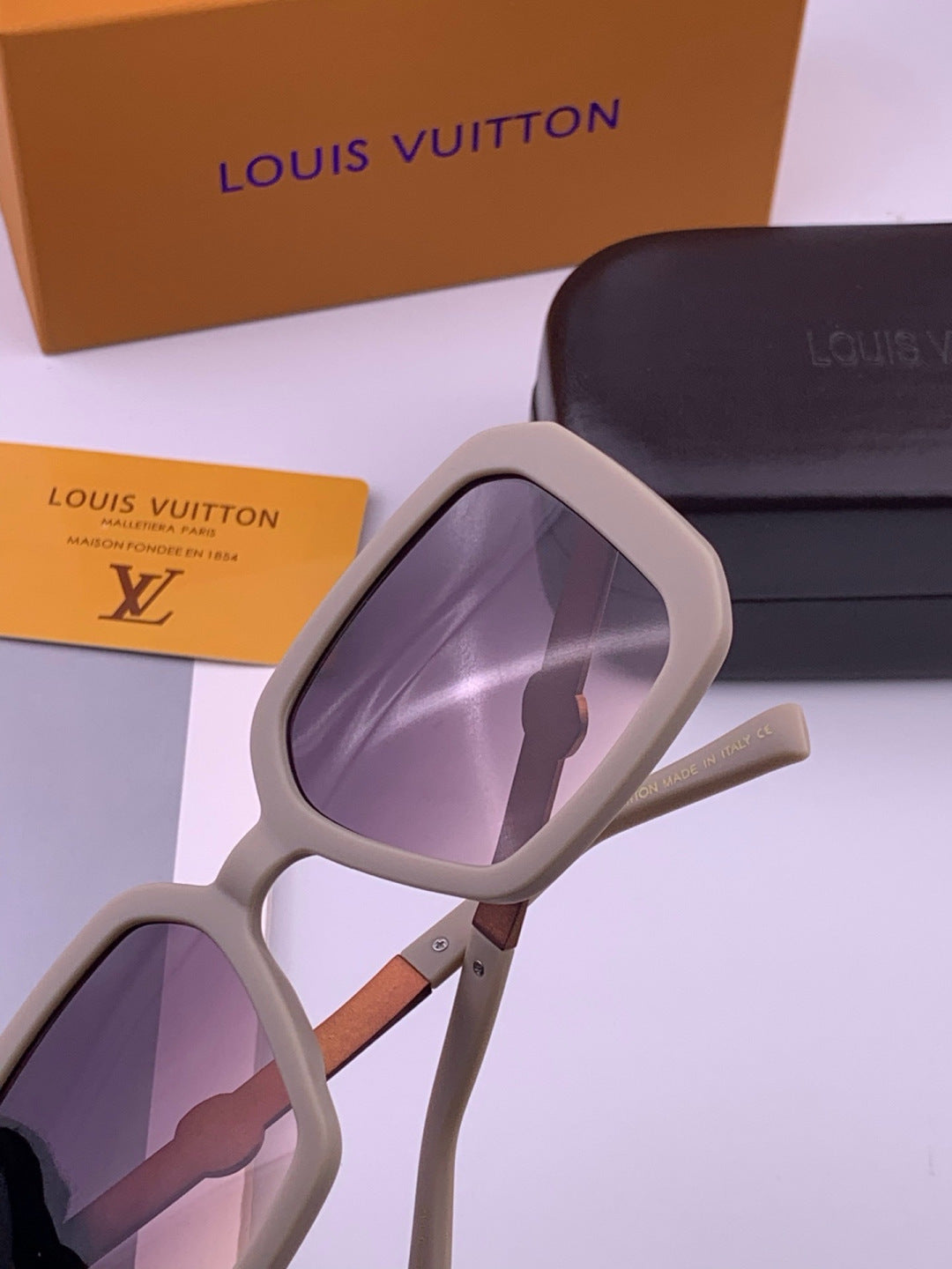 Louis Vuitton L37007 Oversized Brown Lens Sunglasses for Men & Women - 448579 - detail image 5