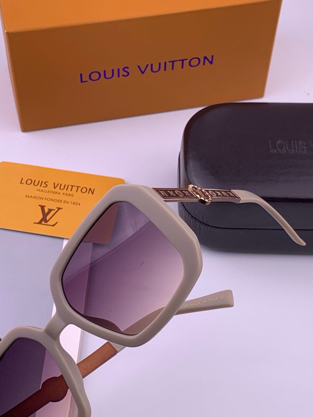 Louis Vuitton L37007 Oversized Brown Lens Sunglasses for Men & Women - 448579 - detail image 3