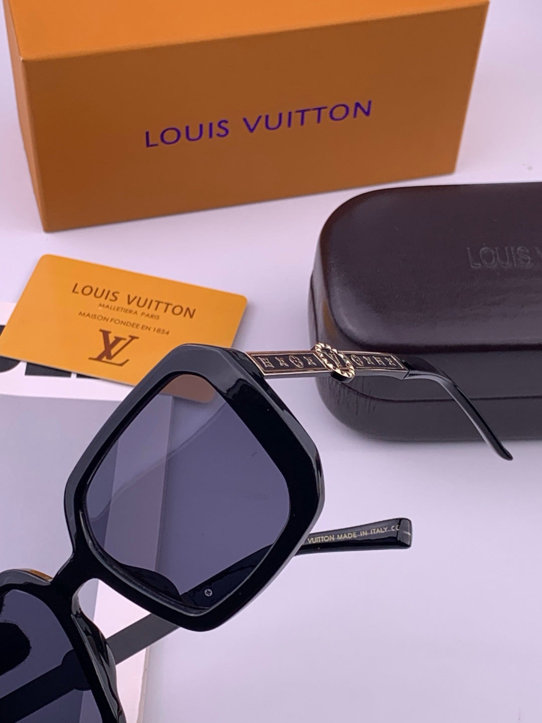 Louis Vuitton L37007 Oversized Brown Lens Sunglasses for Men & Women - 448580 - detail image 5