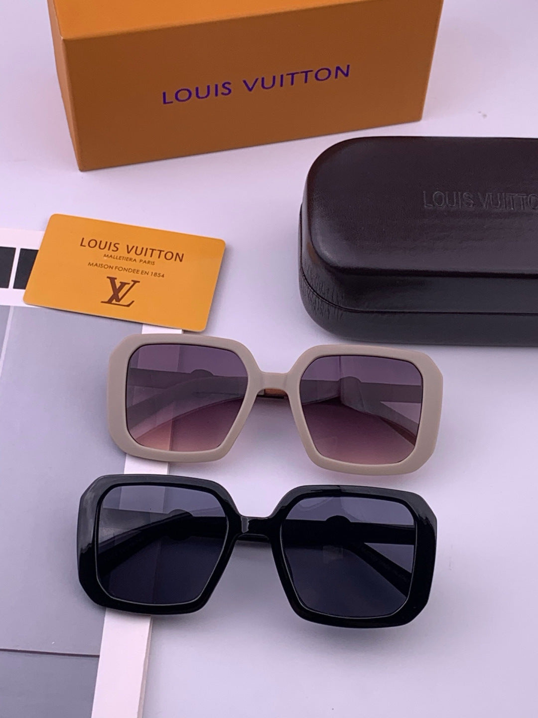 Louis Vuitton L37007 Oversized Brown Lens Sunglasses for Men & Women - 448580 - detail image 7
