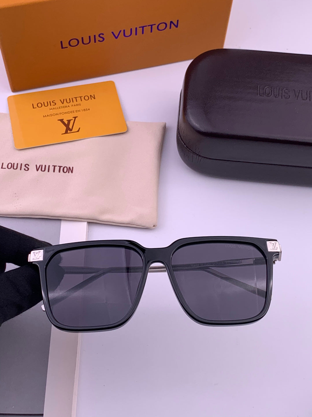 Louis Vuitton L7166 Aviator Gold Lens Sunglasses for Men & Women - 448554