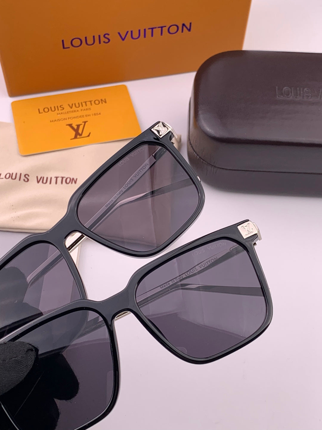 Louis Vuitton L7166 Aviator Gold Lens Sunglasses for Men & Women - 448554 - detail image 5