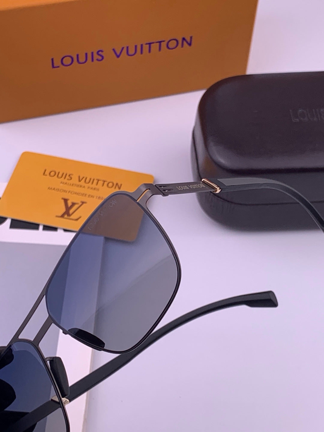 Louis Vuitton L816 Fashion Gold Lens Sunglasses for Men & Women - 448556 - detail image 3