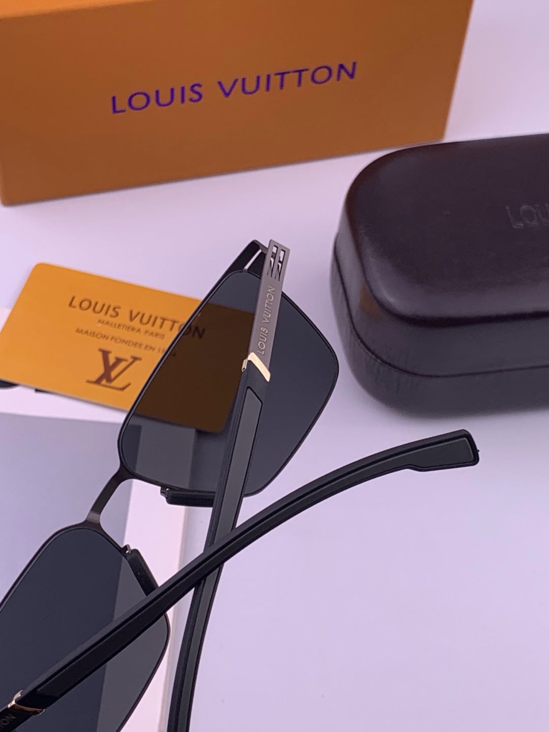 Louis Vuitton L516 Fashion Gold Lens Sunglasses for Men & Women - detail image 4