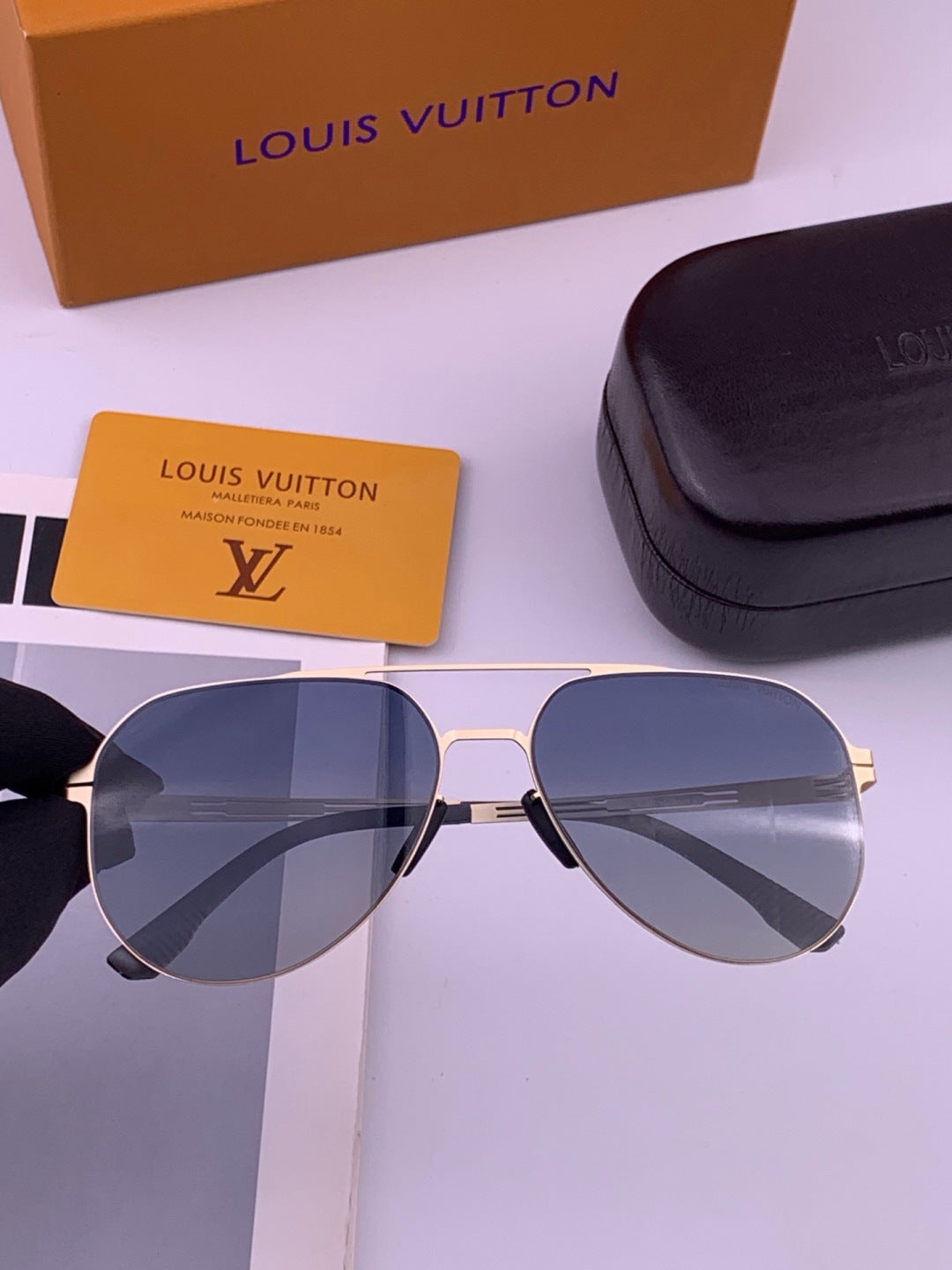 Louis Vuitton L39 Fashion Gold Lens Sunglasses for Men & Women - 448564