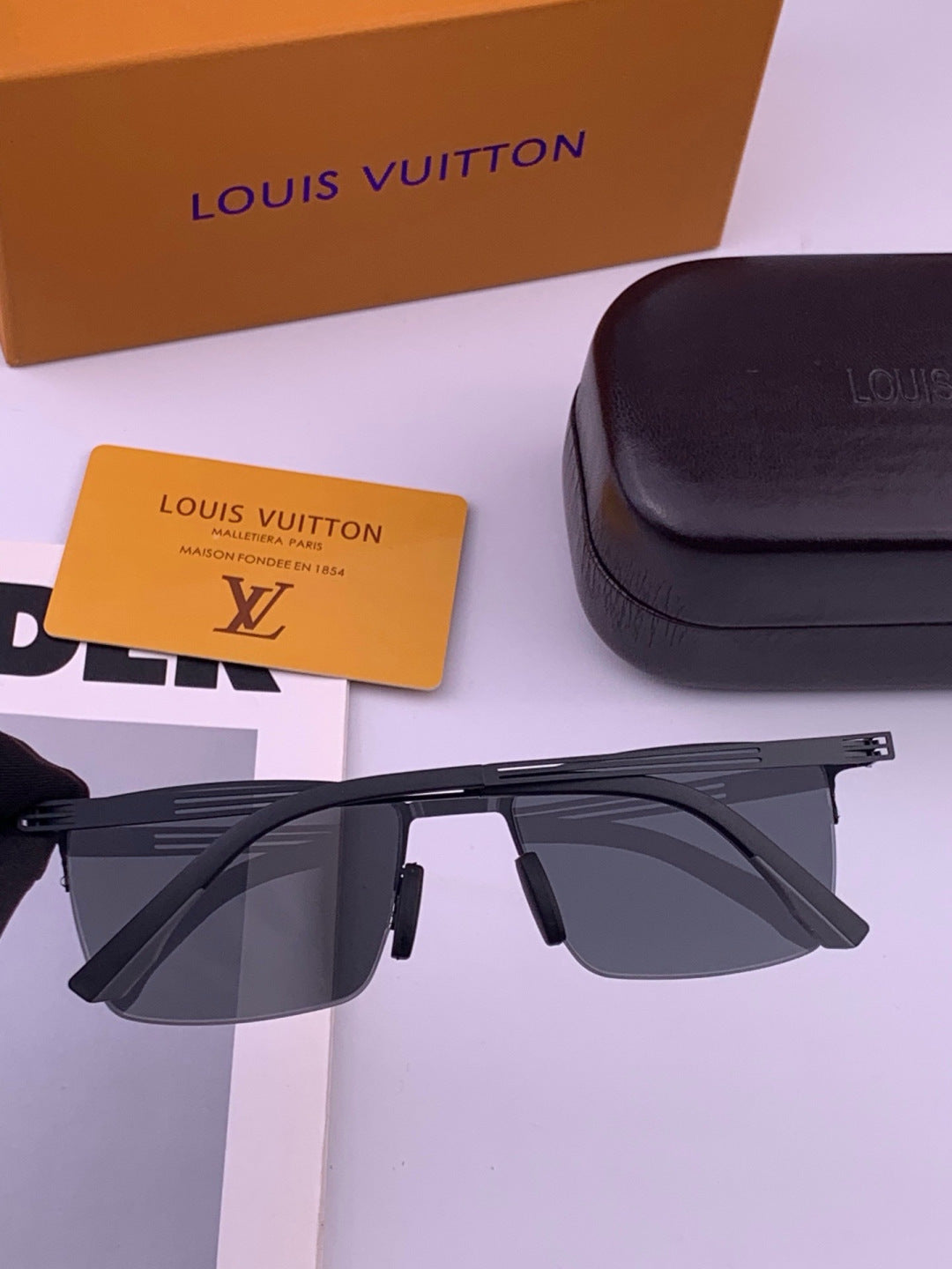 Louis Vuitton L510 Fashion Gold Lens Sunglasses for Men & Women - 448566 - detail image 4