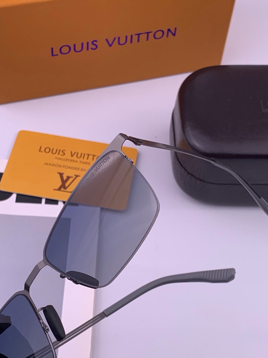 Louis Vuitton L510 Fashion Gold Lens Sunglasses for Men & Women - 448567 - detail image 3
