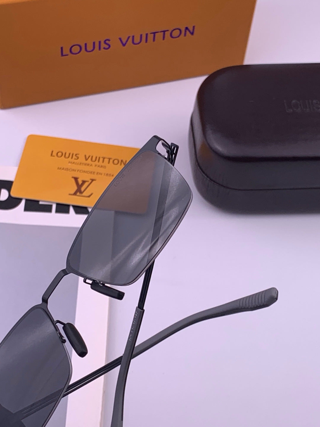 Louis Vuitton L510 Fashion Gold Lens Sunglasses for Men & Women - detail image 5