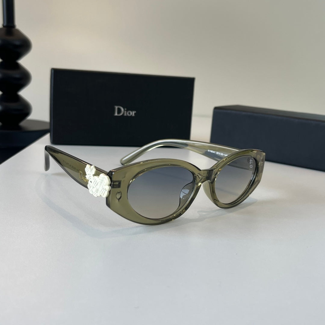 Dior Fashion Silver Lens Sunglasses for Men & Women - 465360