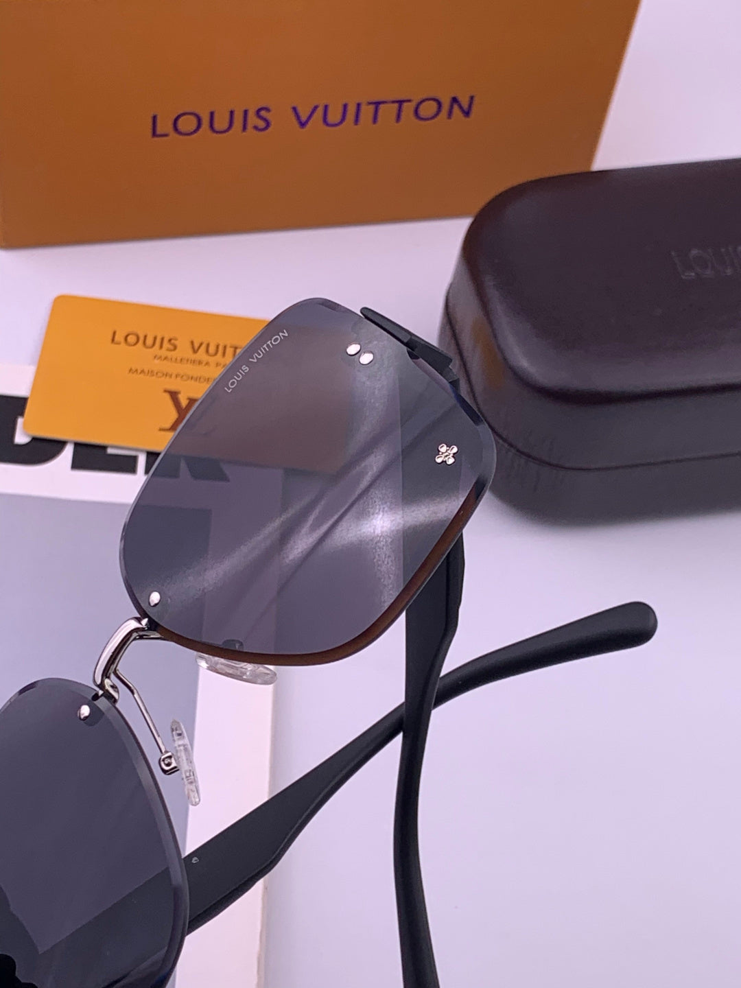 Louis Vuitton L1550 Square Gold Lens Sunglasses for Men & Women - detail image 7