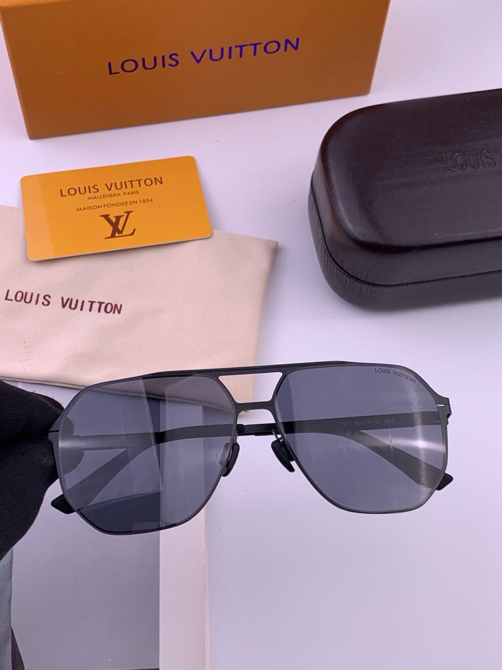 Louis Vuitton L3760 Fashion Blue Lens Sunglasses for Men & Women - 464745 - detail image 3