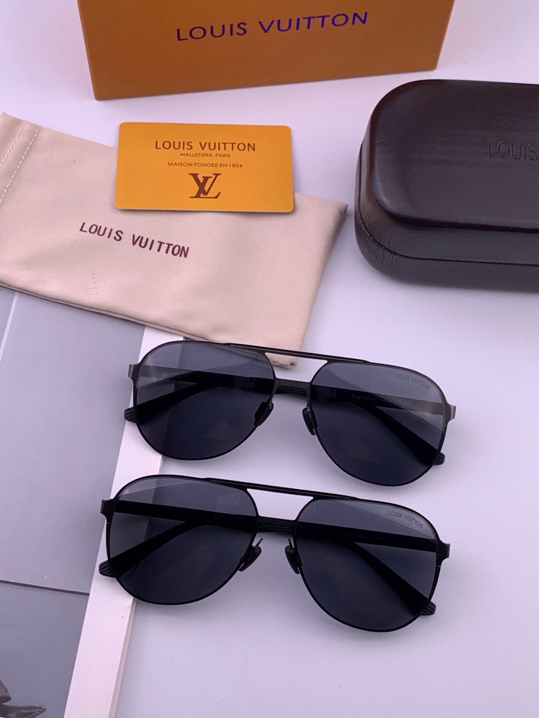 Louis Vuitton L3250 Polarized Aviator Blue Lens Sunglasses for Men - detail image 7
