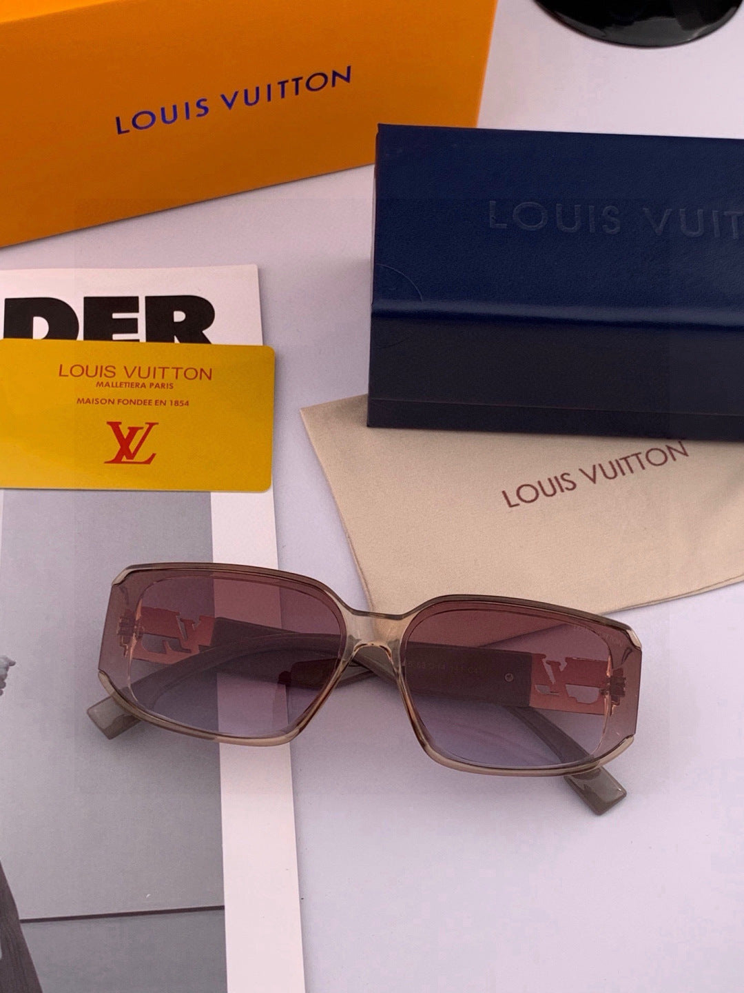 Louis Vuitton L5551 Square Black Lens Sunglasses for Men & Women - 464802 - detail image 2