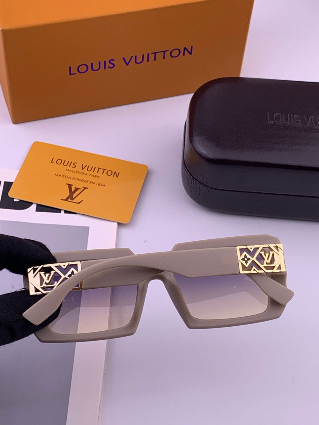 Louis Vuitton L77001 Square Brown Lens Sunglasses for Men & Women - 464815 - detail image 6