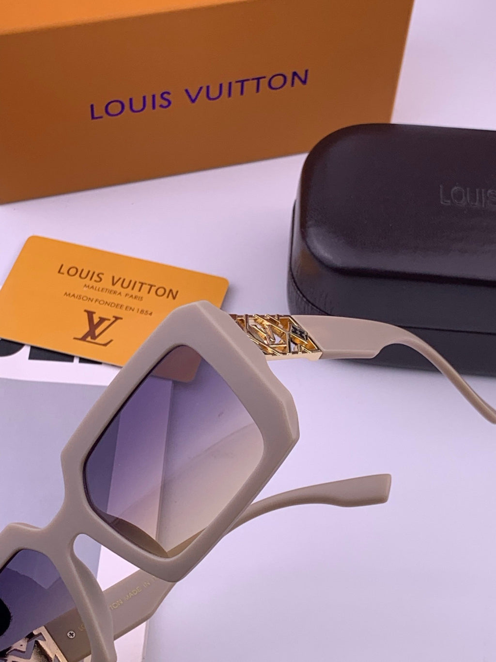 Louis Vuitton L77001 Square Brown Lens Sunglasses for Men & Women - 464815 - detail image 3