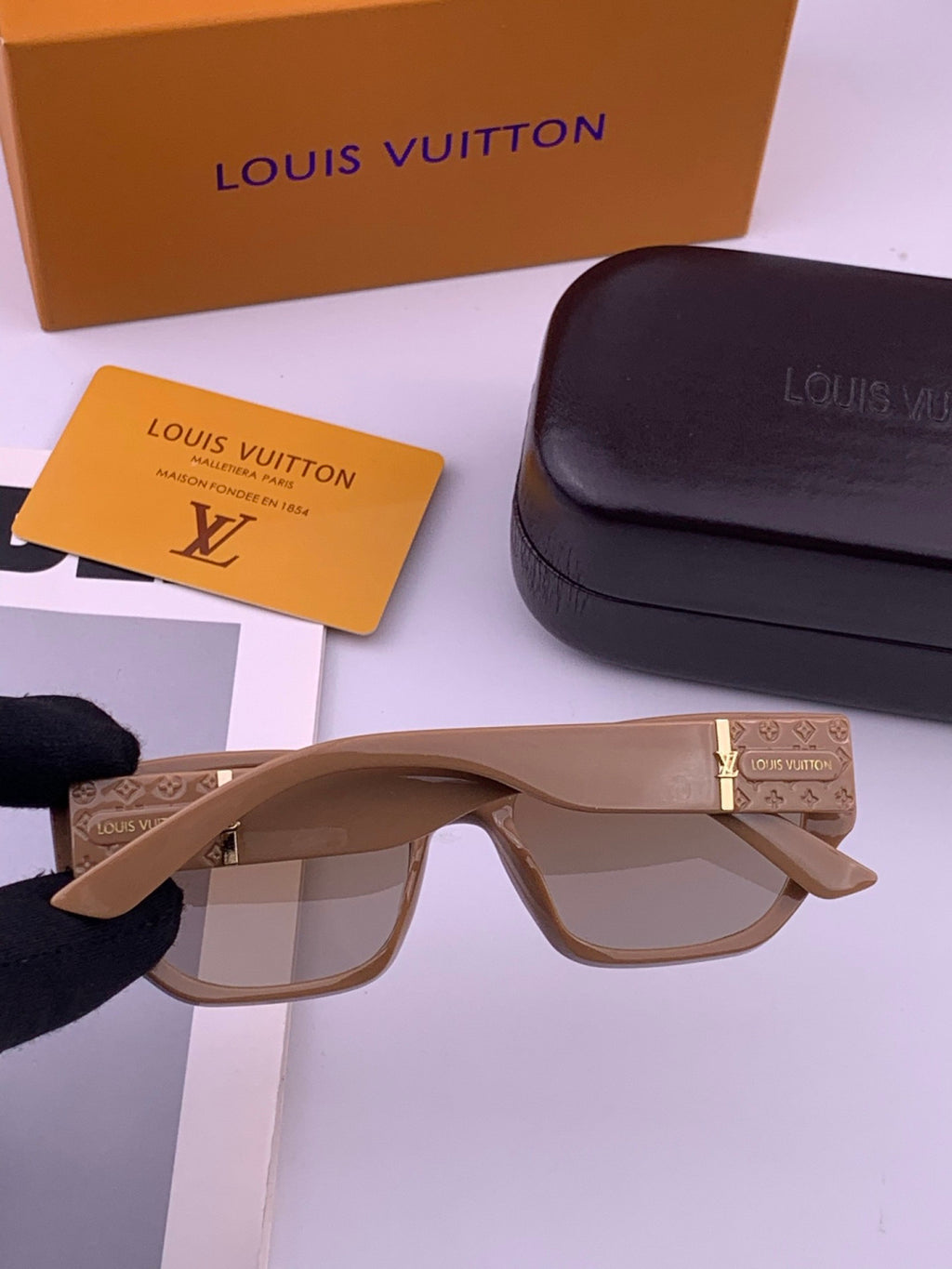 Louis Vuitton L17000 Square Gold Lens Sunglasses for Men & Women - 464820 - detail image 3