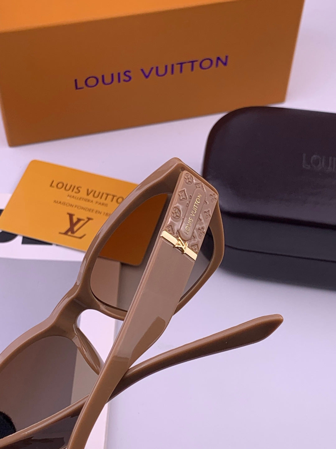 Louis Vuitton L17000 Square Gold Lens Sunglasses for Men & Women - 464820 - detail image 5