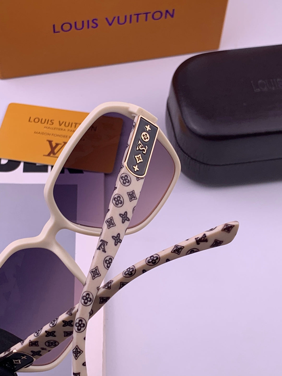 Louis Vuitton L3305 Square Gold Lens Sunglasses for Men & Women - 464622 - detail image 4