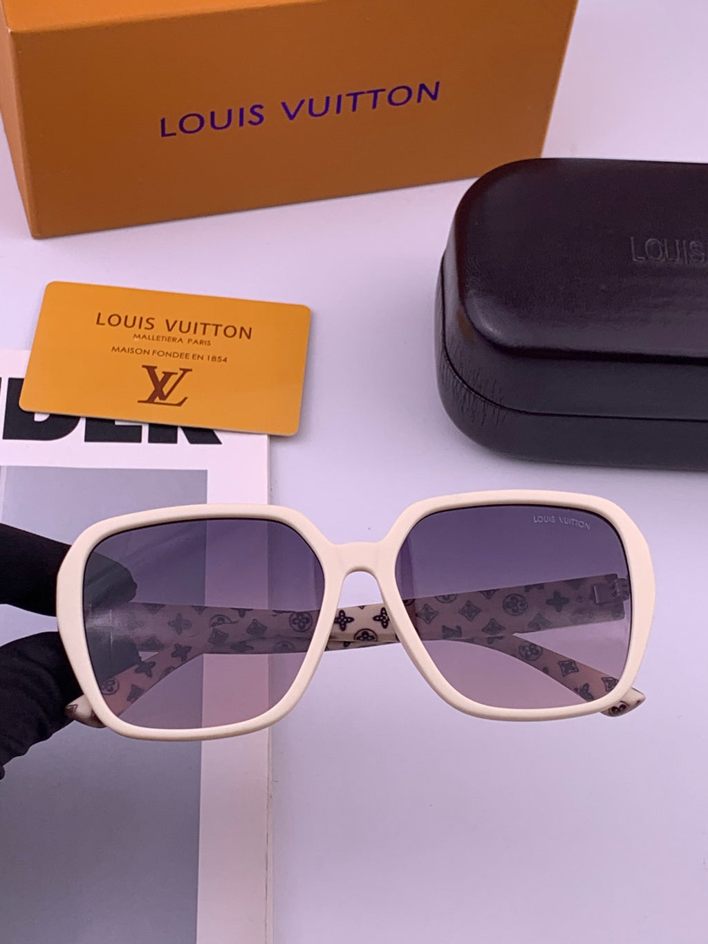 Louis Vuitton L3305 Square Gold Lens Sunglasses for Men & Women - 464622