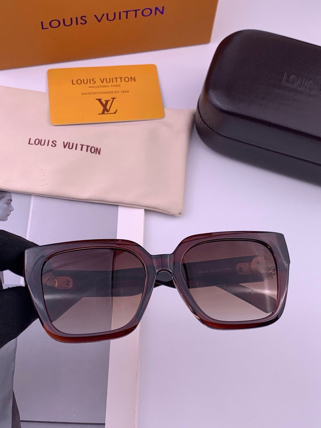 Louis Vuitton L95801 Square Gold Lens Sunglasses for Women - 464702