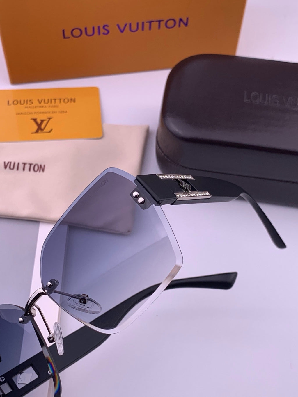 Louis Vuitton L9261 Square Black Lens Sunglasses for Men & Women - 464706 - detail image 3