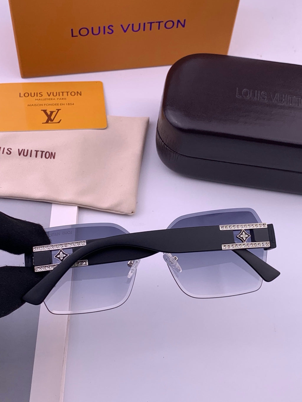 Louis Vuitton L9261 Square Black Lens Sunglasses for Men & Women - 464706 - detail image 4