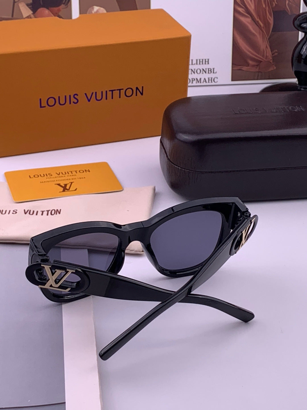 Louis Vuitton L07002 Square Black Lens Sunglasses for Women - 464709 - detail image 6