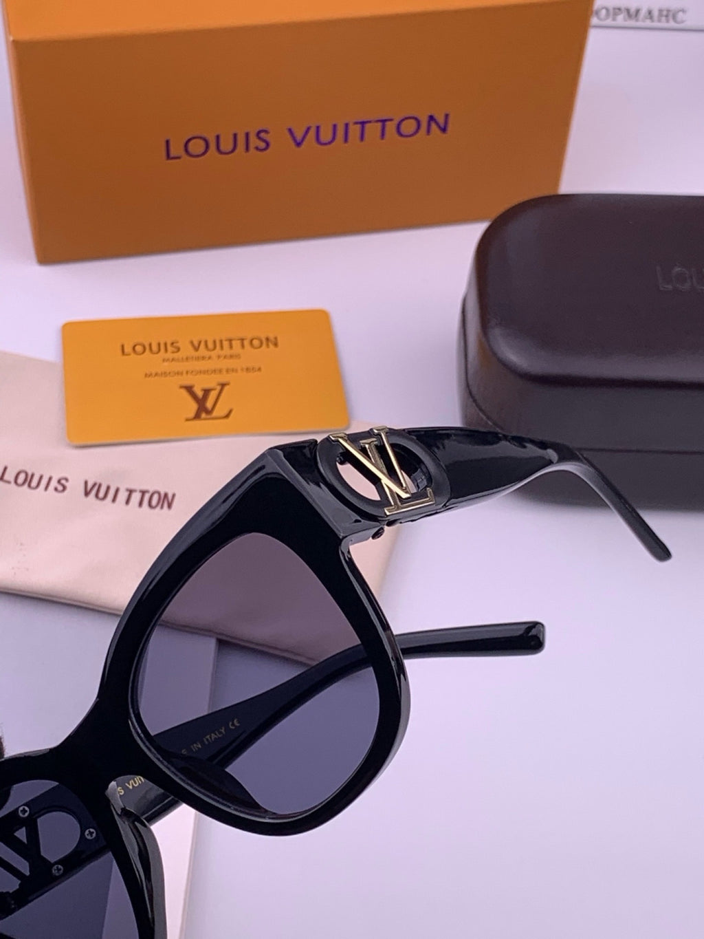 Louis Vuitton L07002 Square Black Lens Sunglasses for Women - 464709 - detail image 3