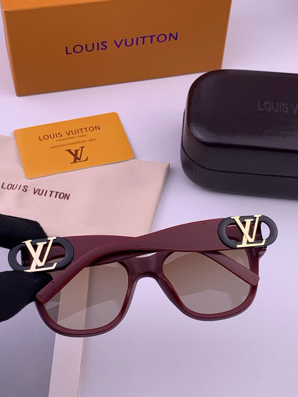 Louis Vuitton L07002 Square Black Lens Sunglasses for Women - 464710 - detail image 4