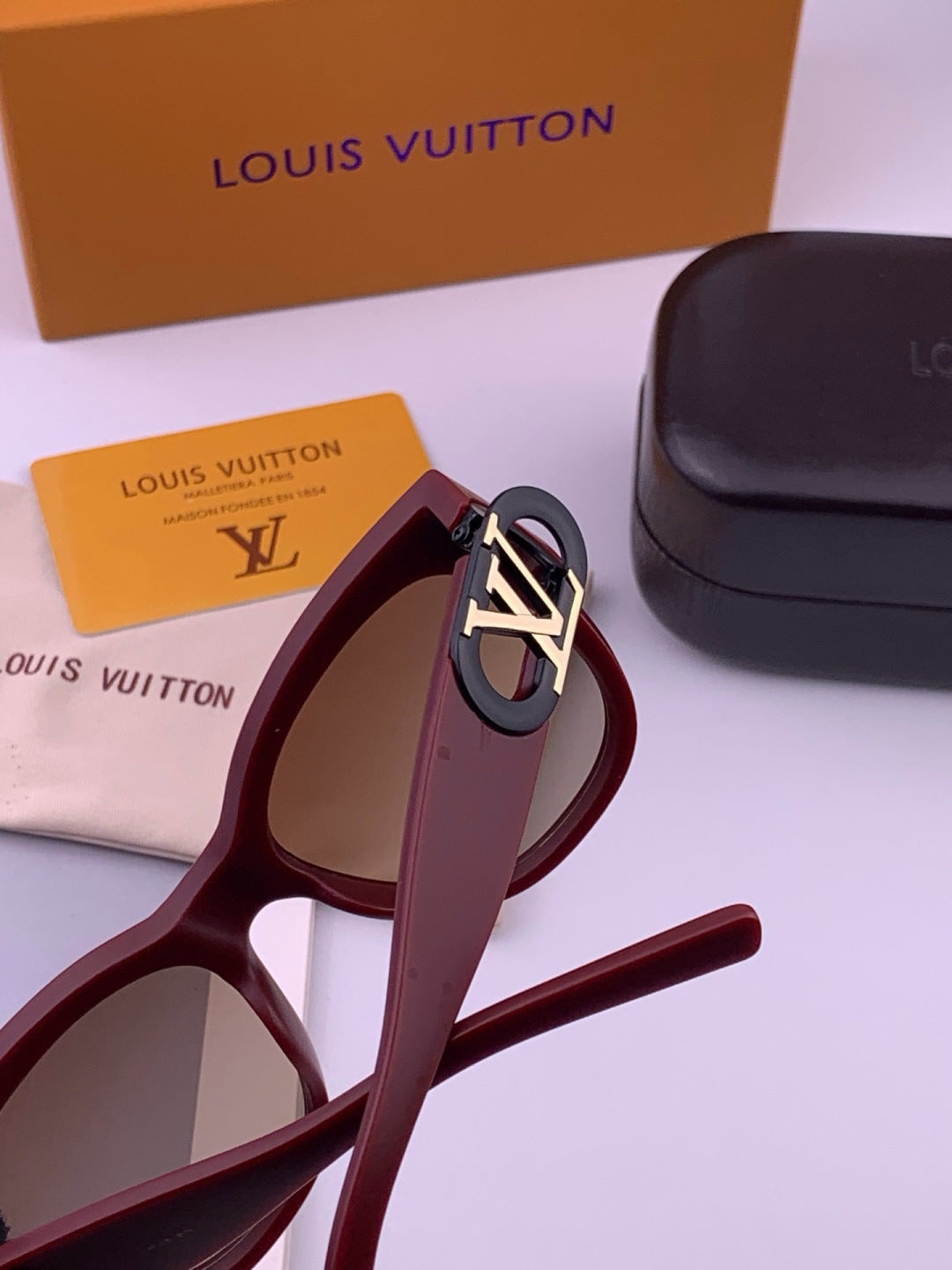 Louis Vuitton L07002 Square Black Lens Sunglasses for Women - 464710 - detail image 7