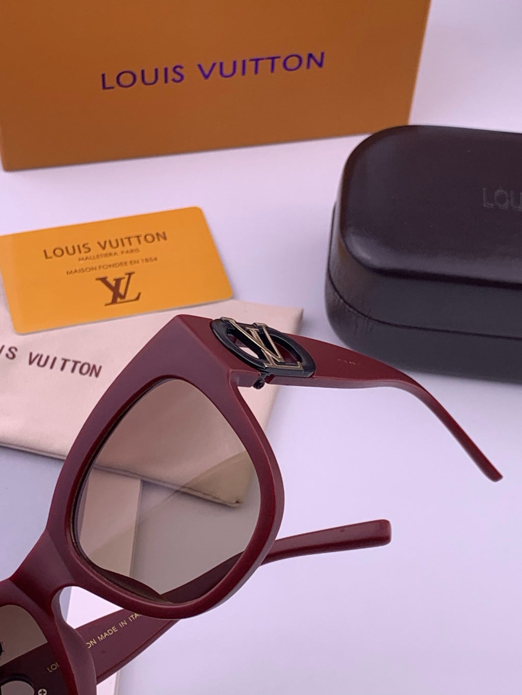 Louis Vuitton L07002 Square Black Lens Sunglasses for Women - 464710 - detail image 3