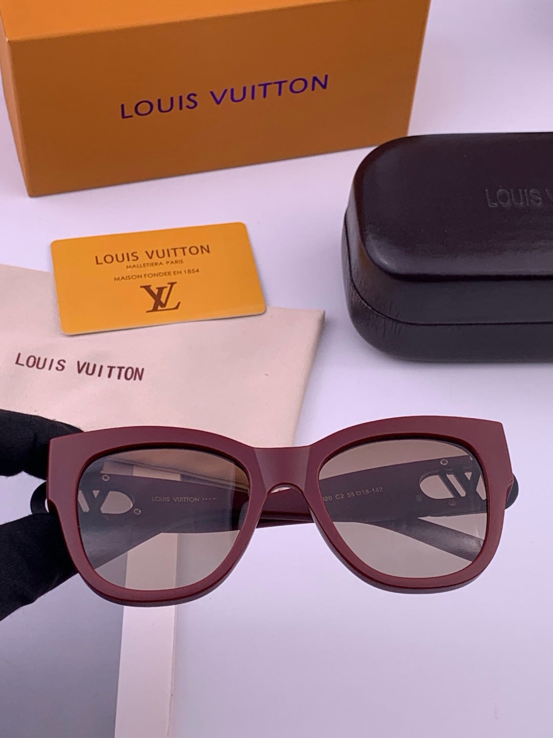 Louis Vuitton L07002 Square Black Lens Sunglasses for Women - 464710