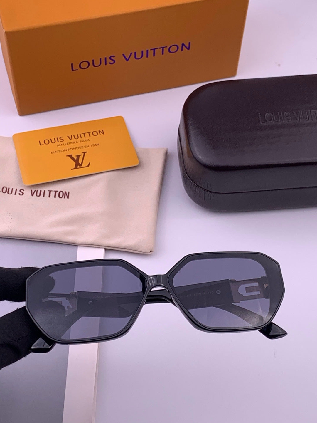 Louis Vuitton L17001 Square Black Lens Sunglasses for Women - 464712
