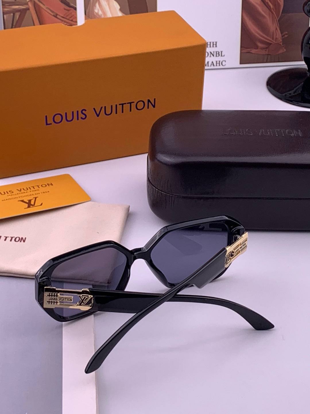 Louis Vuitton L17001 Square Black Lens Sunglasses for Women - 464712 - detail image 6