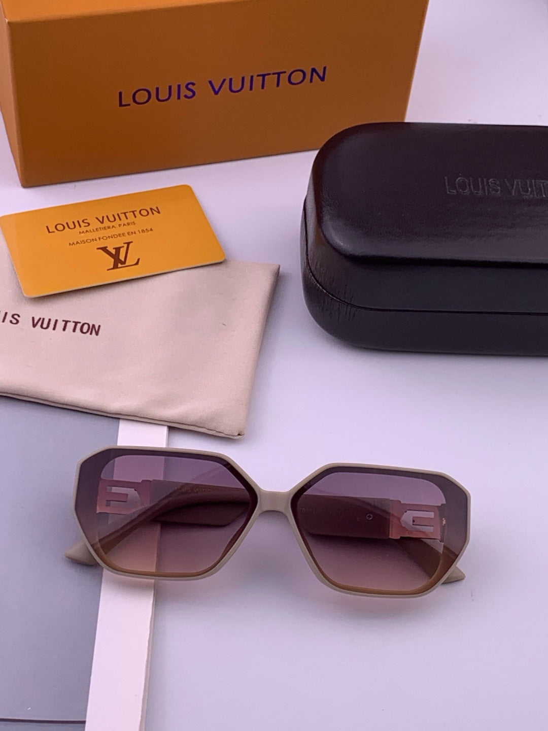 Louis Vuitton L17001 Square Purple Lens Sunglasses for Women - 464713 - detail image 7