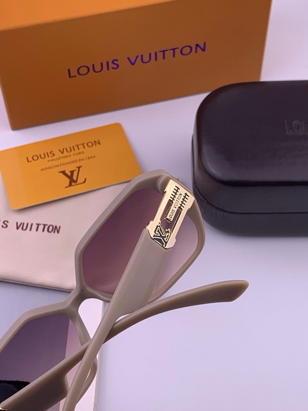 Louis Vuitton L17001 Square Purple Lens Sunglasses for Women - 464713 - detail image 5