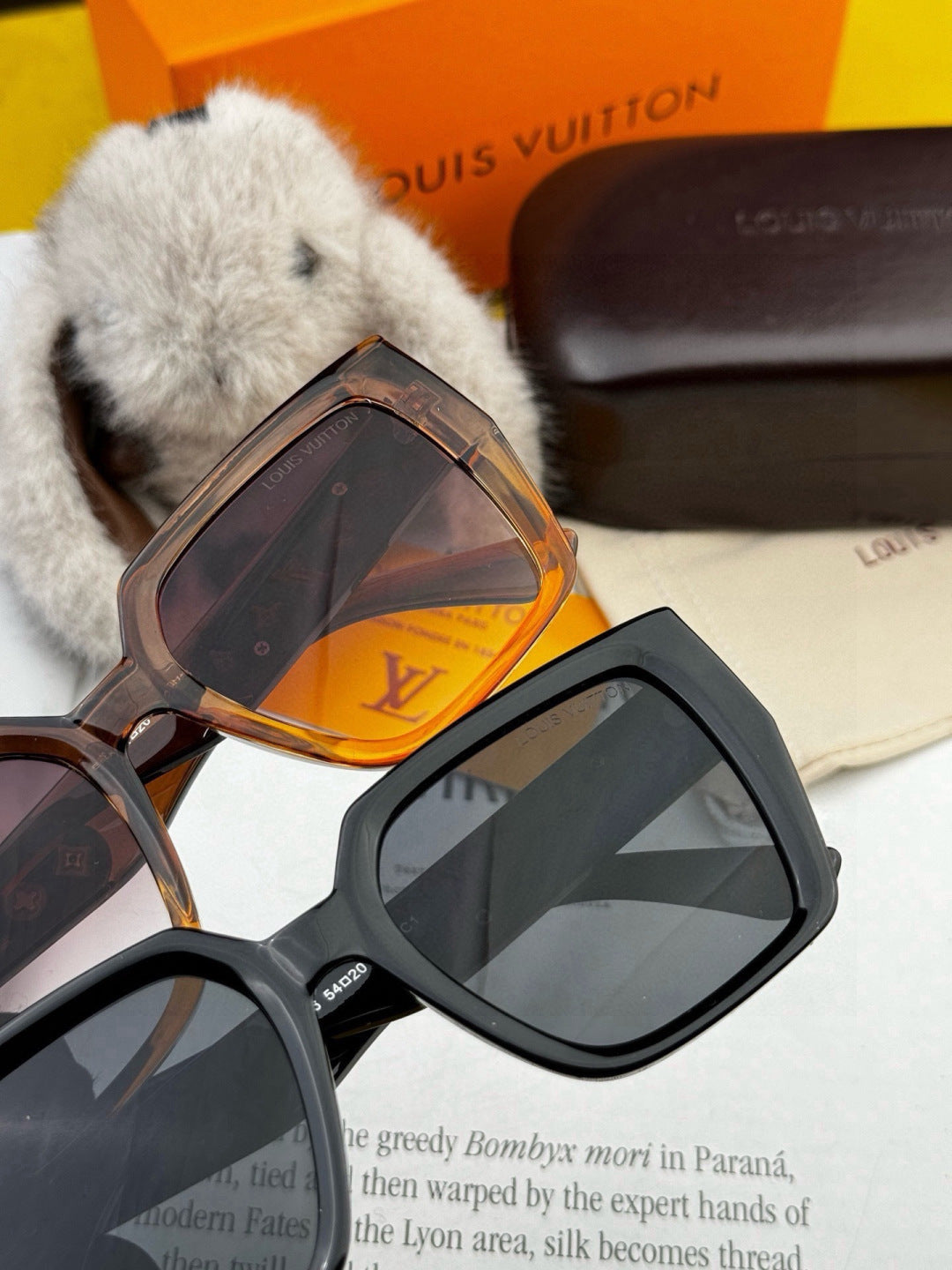 Louis Vuitton L6133 Square Red Lens Sunglasses for Women - detail image 5