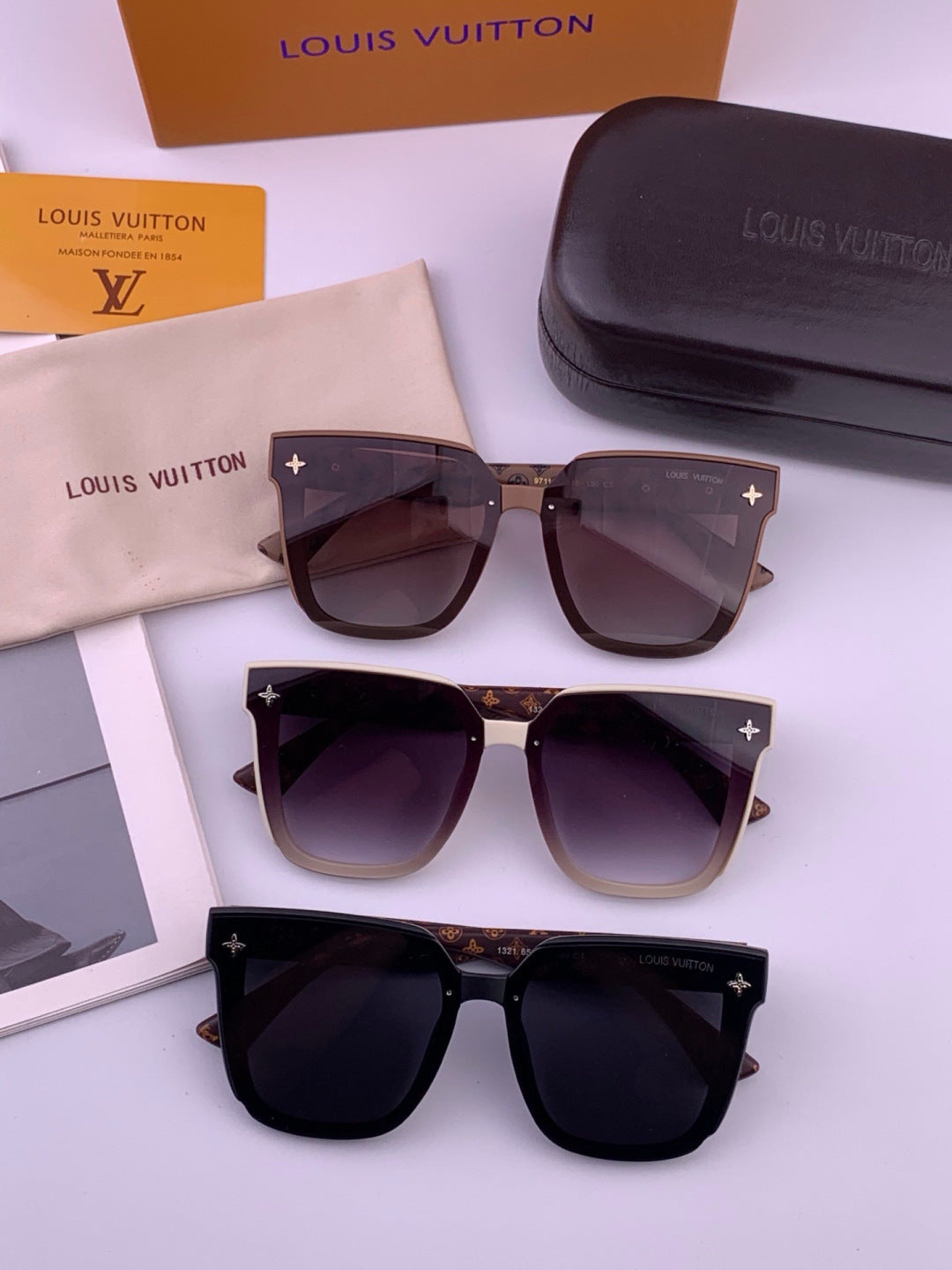 Louis Vuitton L1132 Square Gold Lens Sunglasses for Women - 464697 - detail image 7