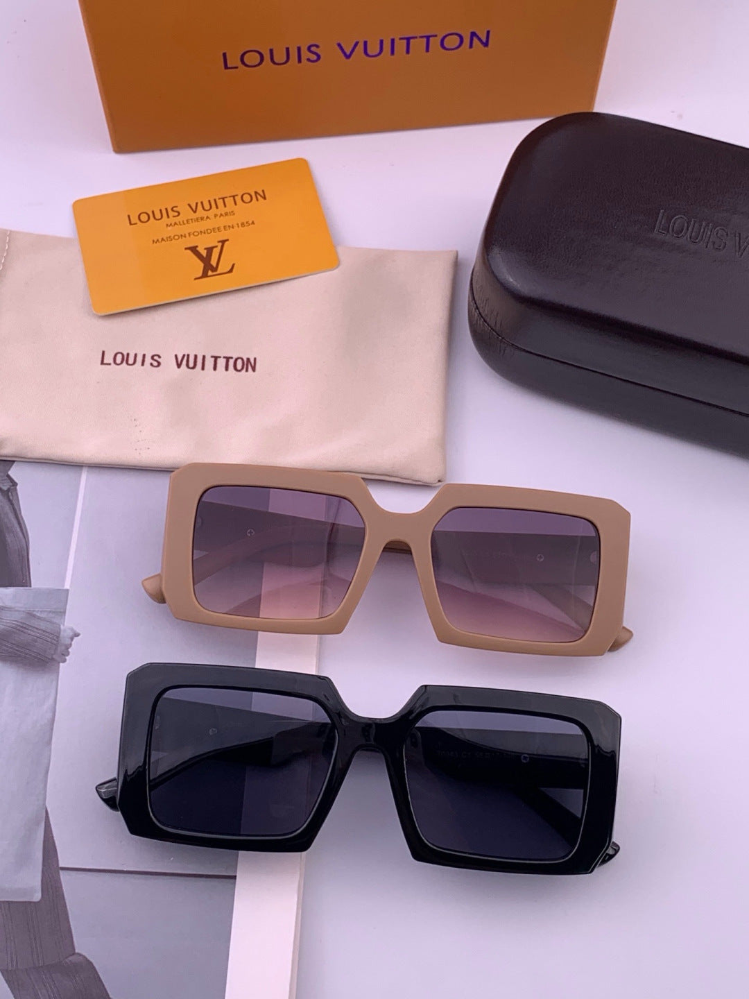 Louis Vuitton L37004 Oversized Black Lens Sunglasses for Men & Women - detail image 8